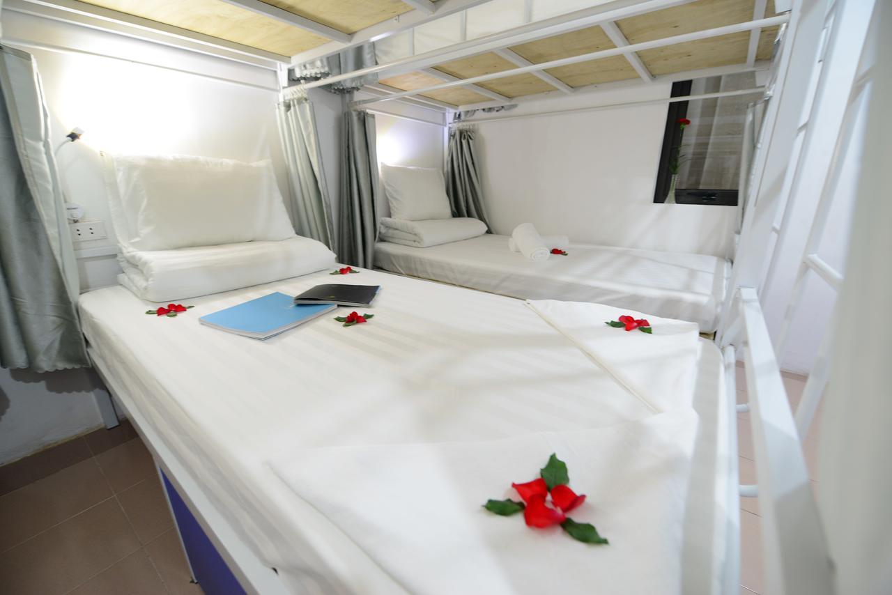 Pillow Backpacker Hostel (Adults Only) Hanoi Exteriör bild