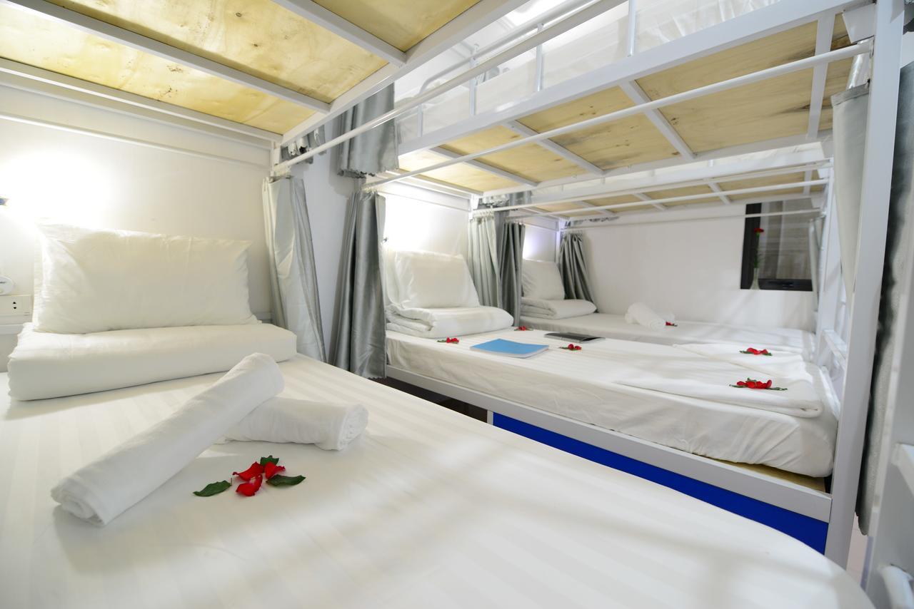 Pillow Backpacker Hostel (Adults Only) Hanoi Exteriör bild