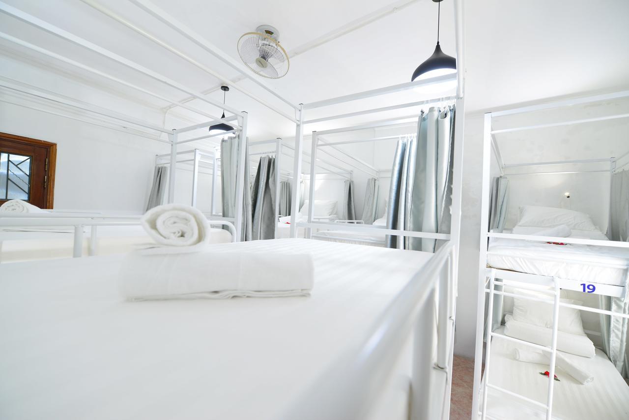 Pillow Backpacker Hostel (Adults Only) Hanoi Exteriör bild